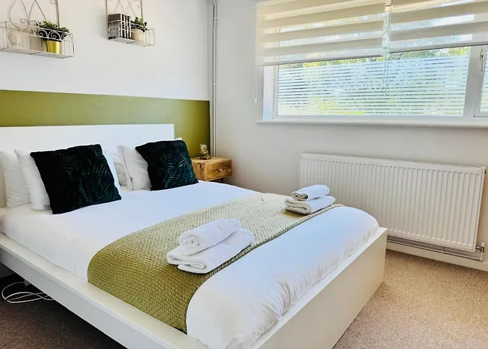 2 Bed House, Sleeps 6, Dog Friendly, Close To A14 M11, With Garden & Parking Long Stay Work Contractor Leisure, Jade